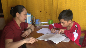 Anh 1 Ba Hien Ho Tro Chau Nhan Do Dau Hoc Bai (2)